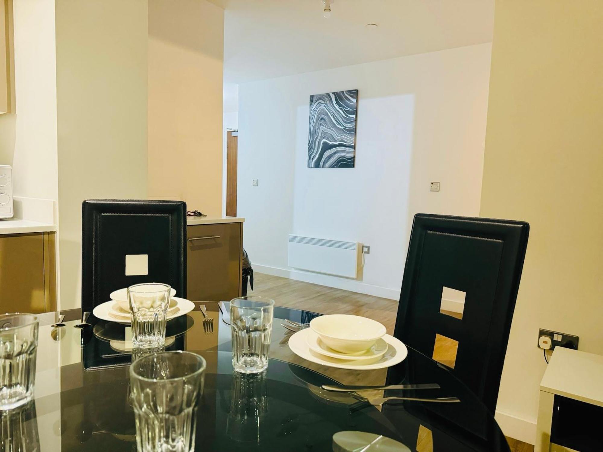 Last-Minute Specials L Book It Now L Sleeps Up To 4 L 2 Bed 2 Bath - Gym - Prime Birmingham Location L Jvt Short Lets Dış mekan fotoğraf