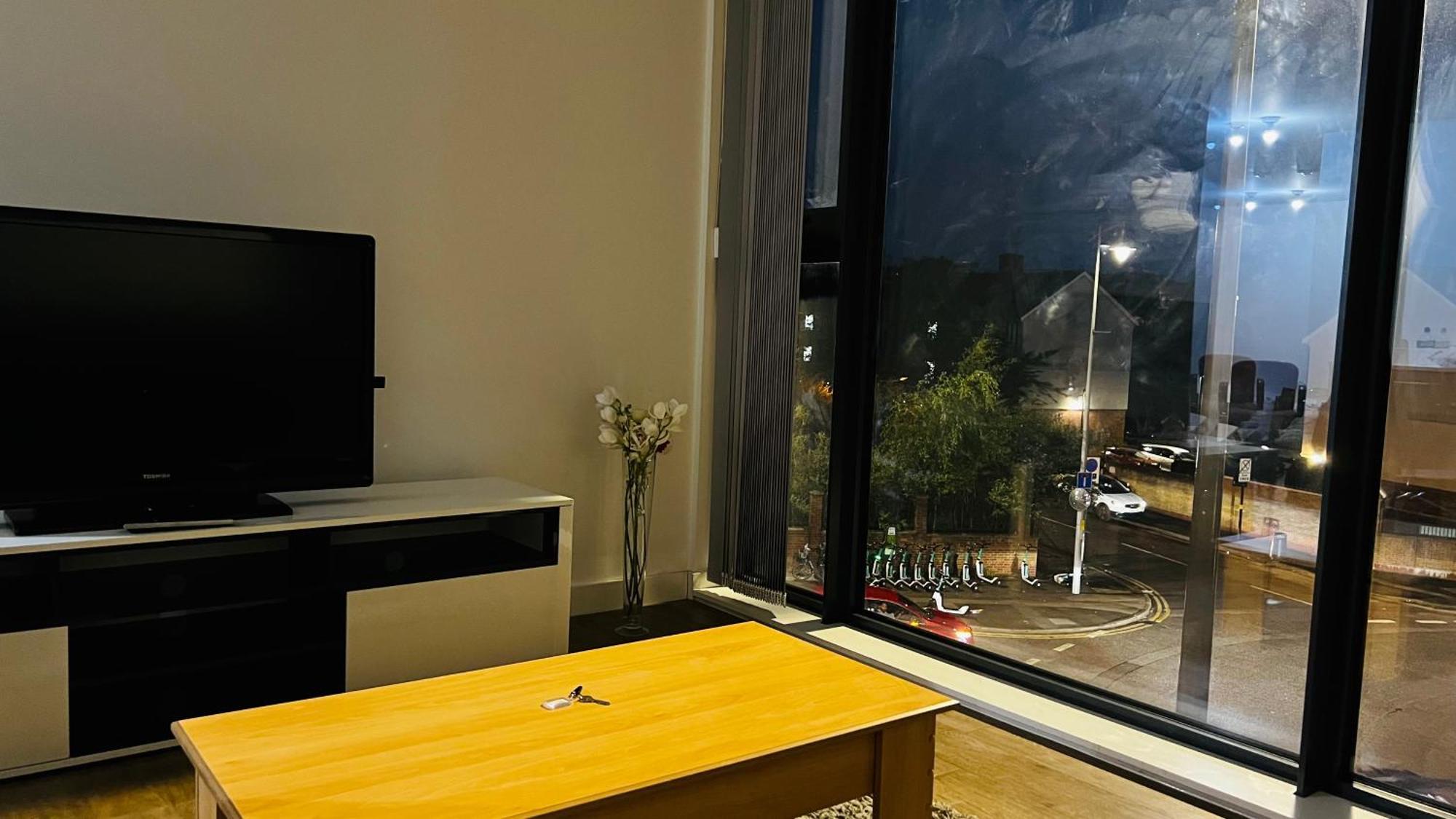 Last-Minute Specials L Book It Now L Sleeps Up To 4 L 2 Bed 2 Bath - Gym - Prime Birmingham Location L Jvt Short Lets Dış mekan fotoğraf