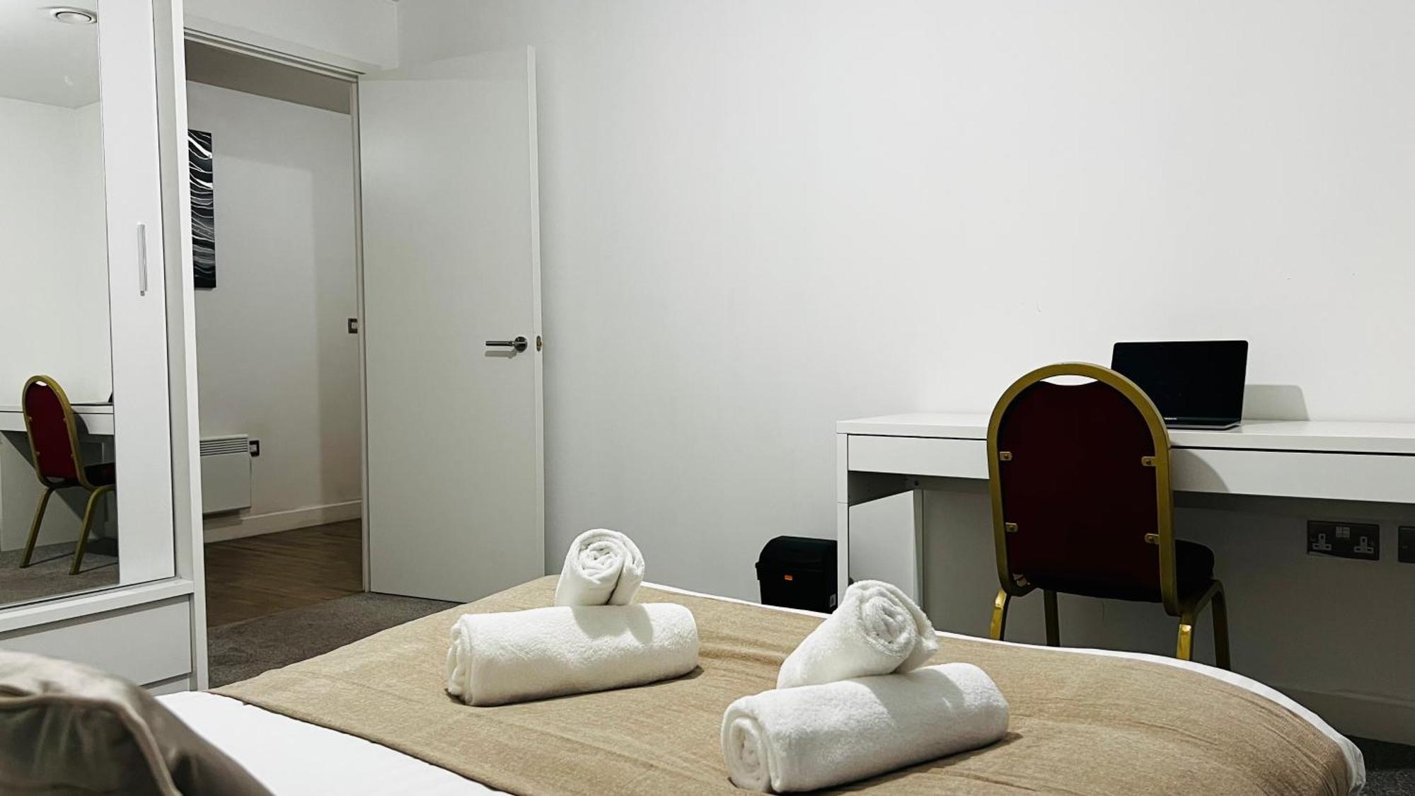 Last-Minute Specials L Book It Now L Sleeps Up To 4 L 2 Bed 2 Bath - Gym - Prime Birmingham Location L Jvt Short Lets Dış mekan fotoğraf